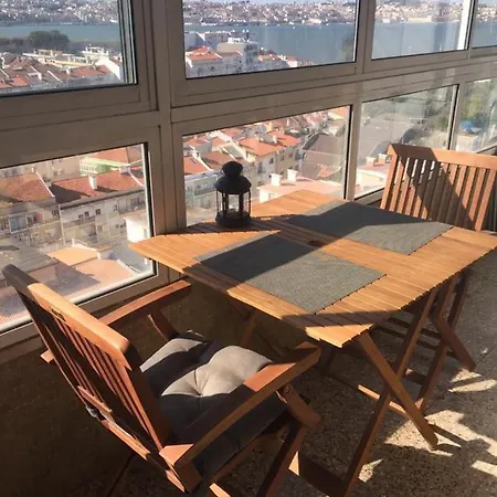 Over The Rainbow Apartman Almada