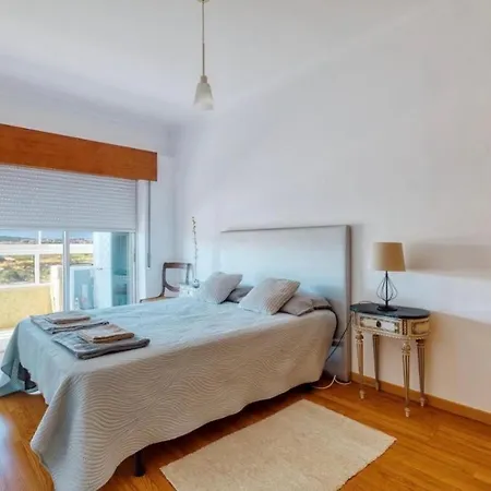 Only 10 Min From Lisbon City Centre, 15 Min Driving From The Beaches!