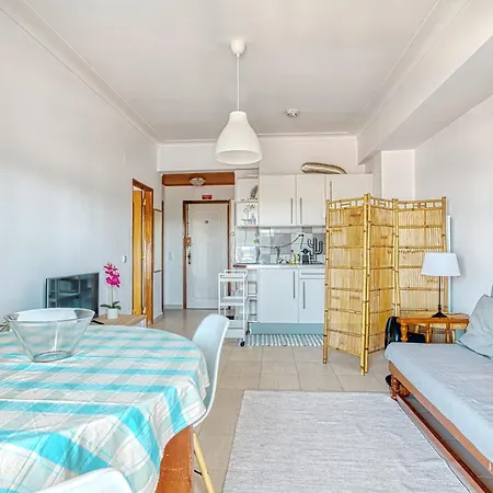 Only 10 Min From Lisbon City Centre, 15 Min Driving From The Beaches! Appartement