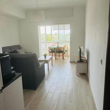 شقة Only 10 Min From Lisbon Centre, 15 Min Driving From The Beaches! ألمادا
