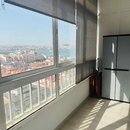 Only 10 Min From Lisbon Centre, 15 Min Driving From The Beaches! *