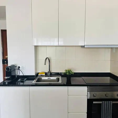 Only 10 Min From Lisbon Centre, 15 Min Driving From The Beaches! شقة