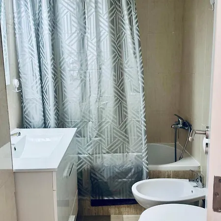 Only 10 Min From Lisbon Centre, 15 Min Driving From The Beaches! شقة