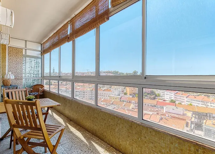 Daire Over The Rainbow Almada